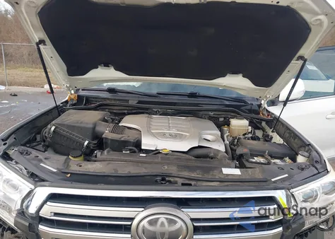 2016 Toyota Land Cruiser V8 из США, поврежденный, VIN JTMCY7AJ3G4042347